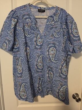 Lane Bryant Blue Paisley Short Sleeve V-Neck Top